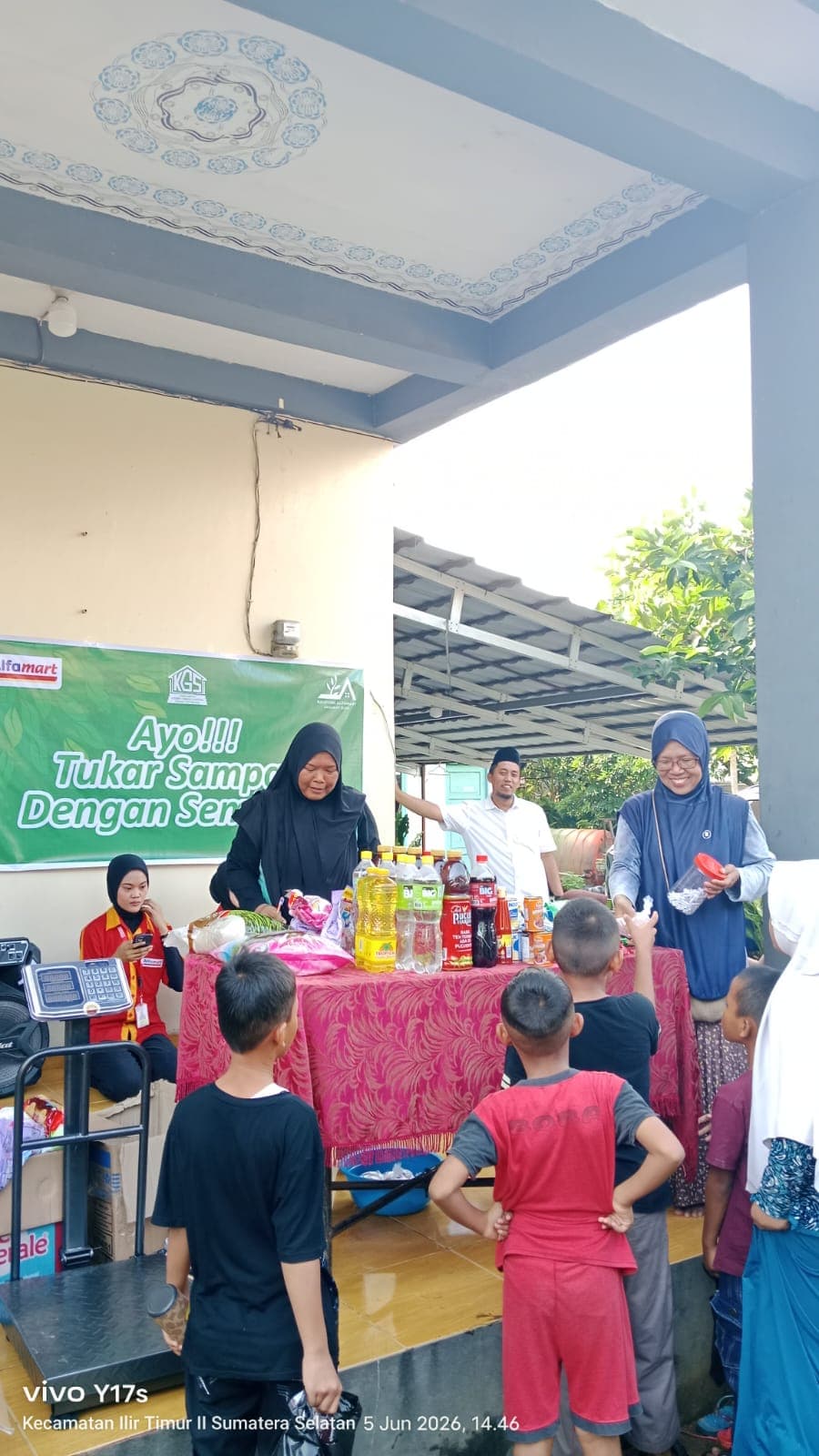 Tukar Sampah dengan Sembako bersama Alfamart